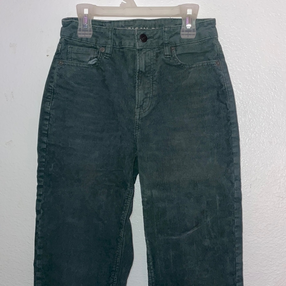 American Eagle women’s green corduroy pant